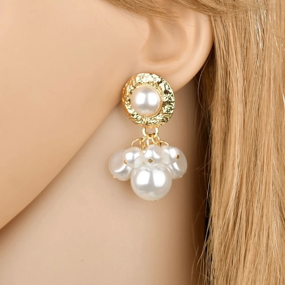 Pearl Faux Earrings - Picture 5 of 5